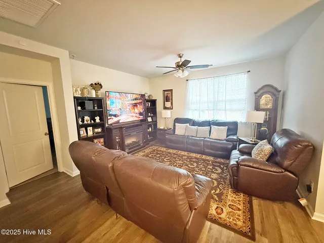 $333,000 | 1610 Lightered Knot Court, Bolivia, NC 28422