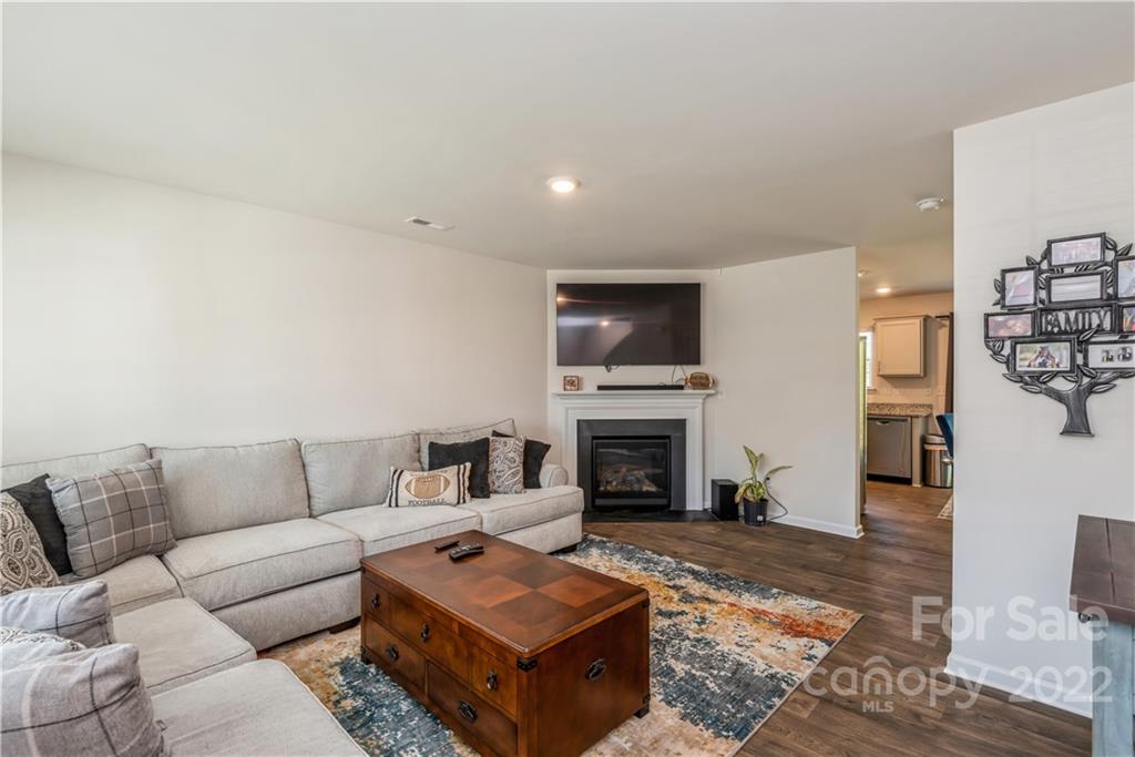 8035 Starnes Randall Road Charlotte, NC 28215 - Photo 4 of 30 Gallery Image 4