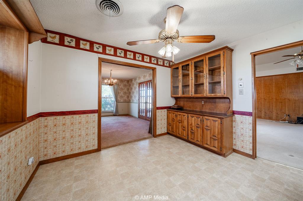 1102 Elmdale Road North Abilene, TX 79601 - Photo 6 of 28 a very nice looking room with a large window