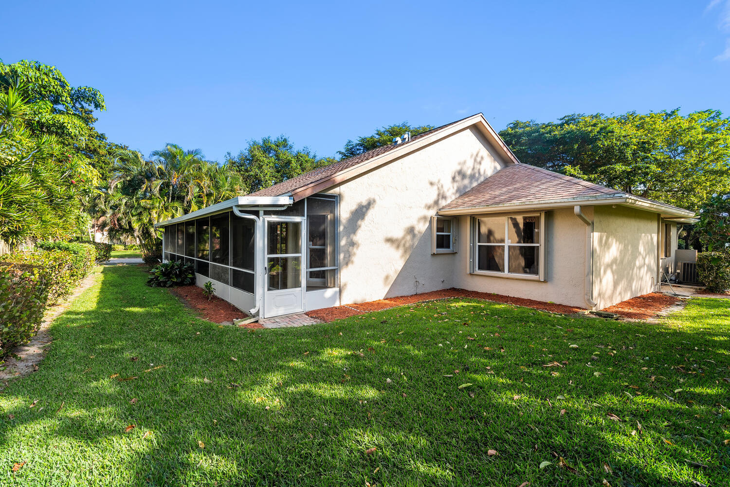 2477 Par Circle Delray Beach, FL 33445 - Photo 23 of 24 2477 Par Cir-large-021-021-Justin Lawren