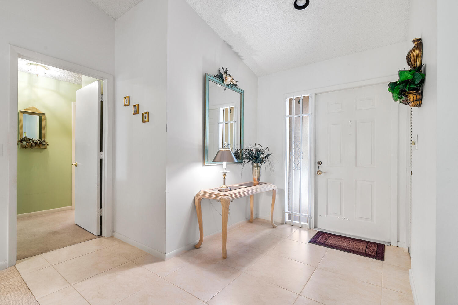 2477 Par Circle Delray Beach, FL 33445 - Photo 4 of 24 2477 Par Cir-large-015-016-Justin Lawren