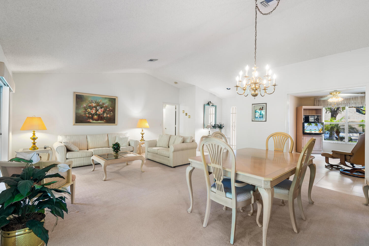 2477 Par Circle Delray Beach, FL 33445 - Photo 8 of 24 2477 Par Cir-large-016-014-Justin Lawren