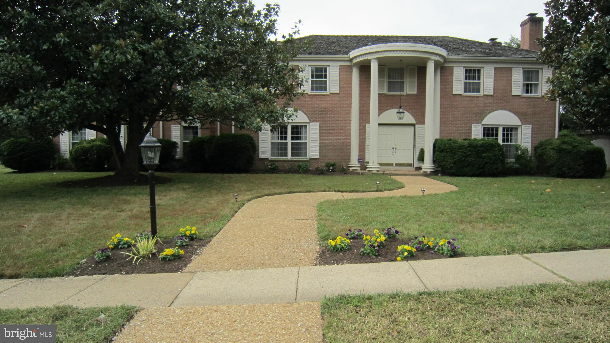 6209 Stoneham Lane McLean, VA 22101 - Photo 2 of 6 Exterior (Front)