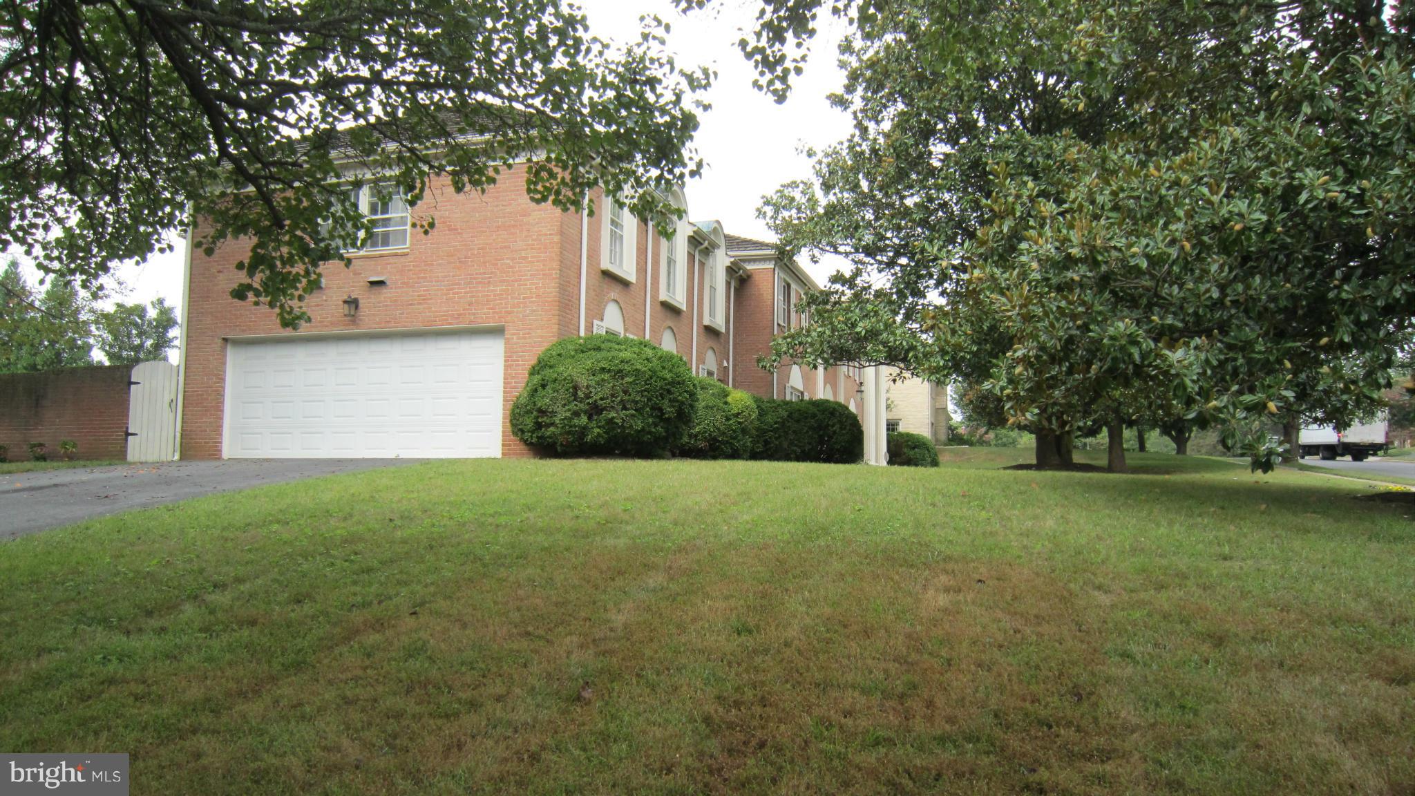 6209 Stoneham Lane McLean, VA 22101 - Photo 3 of 6 Exterior (General)