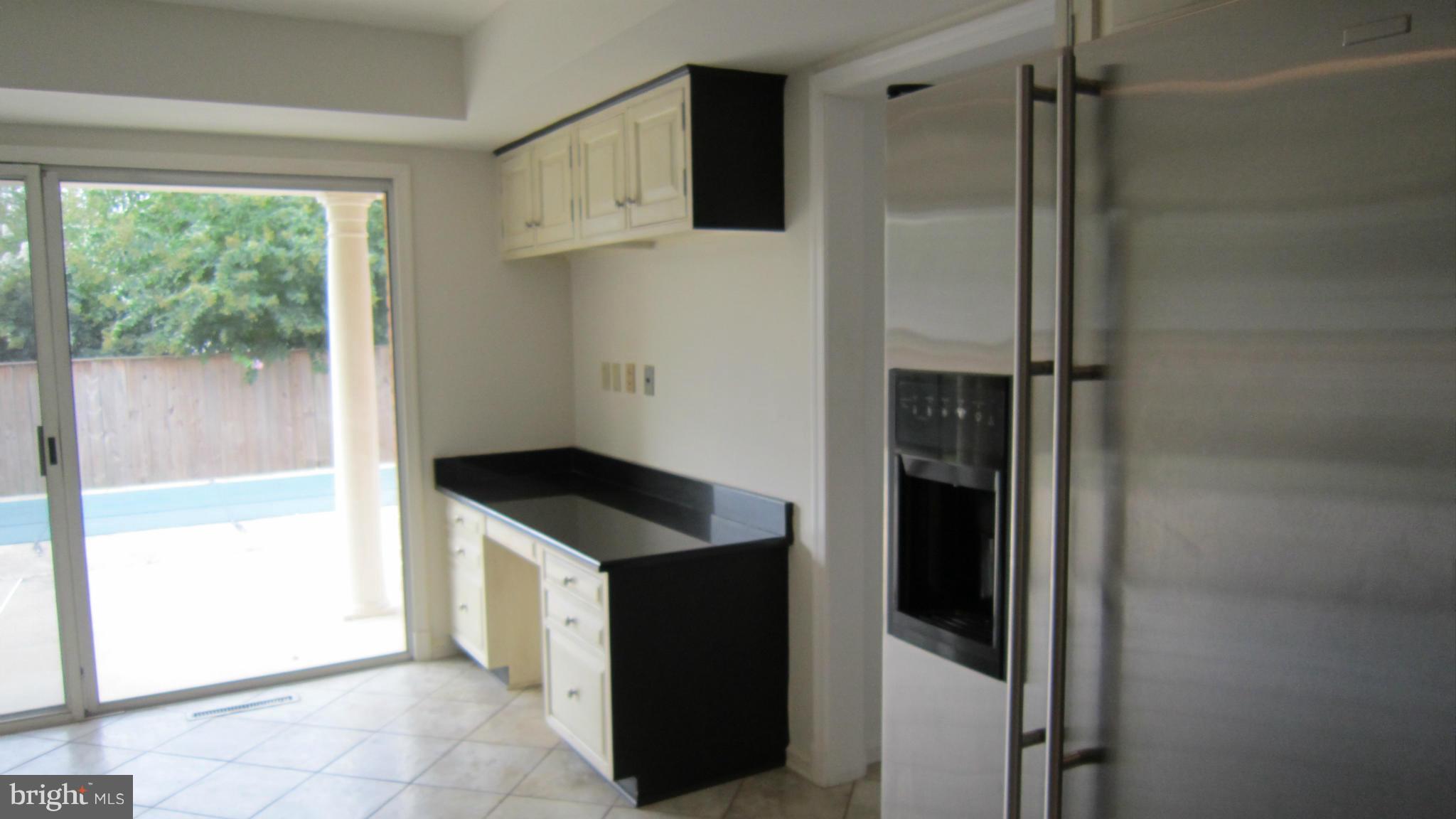 6209 Stoneham Lane McLean, VA 22101 - Photo 5 of 6 Kitchen