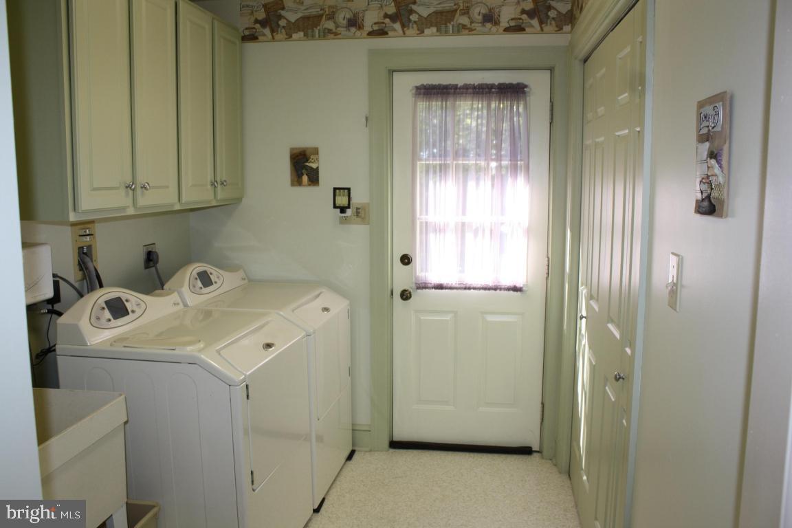 12 Deerfield Road Lancaster, PA 17603 - Photo 8 of 49 Gallery Image 8