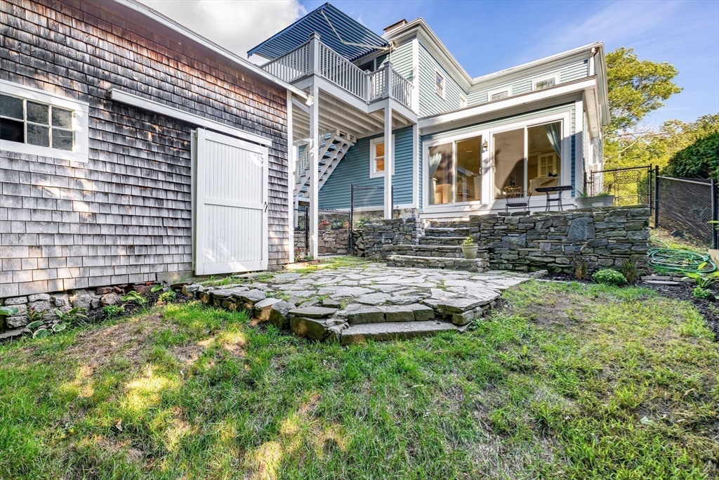 138 State Street, Unit 1 Newburyport, MA 01950 - Photo 17 of 35 a front view of a house with a garden