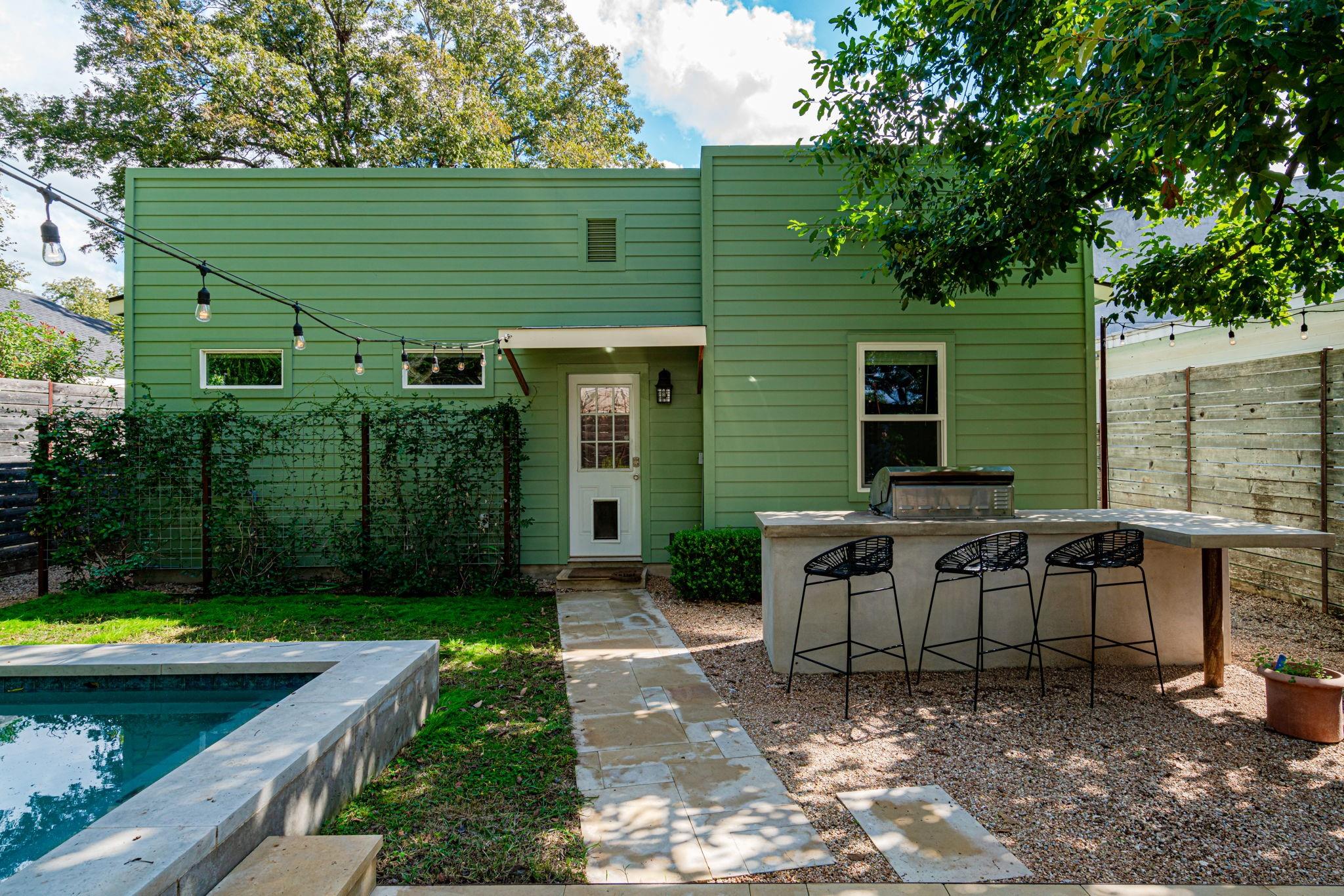 72 San Saba Street Austin, TX 78702 - Photo 21 of 23 Rear view of house
