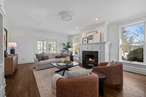 $1,199,000 | 399 East Deerpath Road, Lake Forest, IL 60045