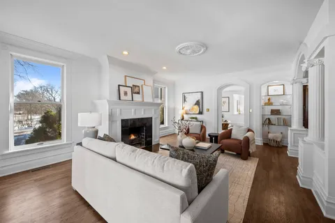 $1,199,000 | 399 East Deerpath Road, Lake Forest, IL 60045