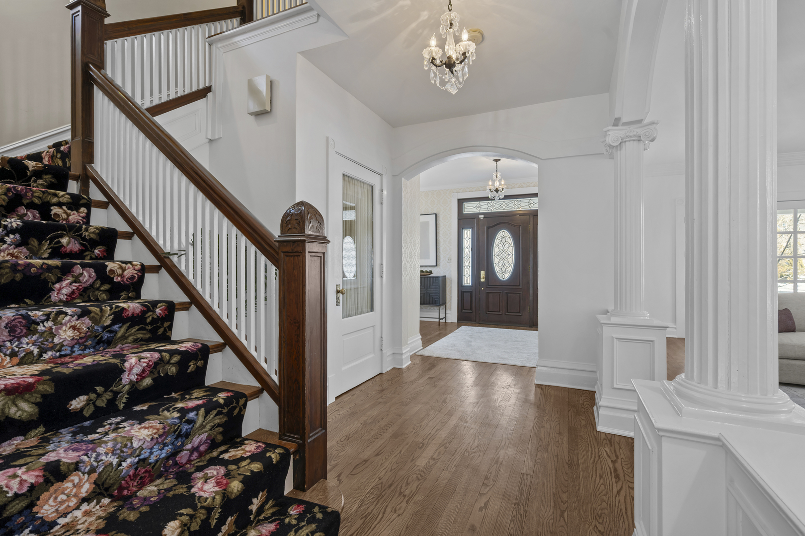 399 East Deerpath Road Lake Forest, IL 60045 - Photo 8 of 61 a view of a hallway view with staircase