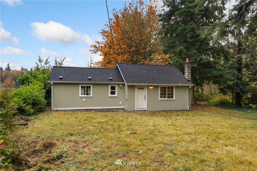 4717 Lerch Road Snohomish, WA 98290 - Photo 4 of 25 front view of a house with a yard