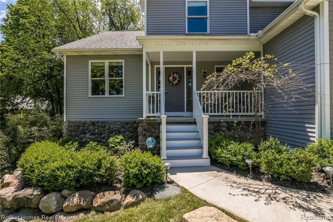 257 West Gates Street Romeo, MI 48065 - Photo 3 of 29 006-Front_Entrance-4280680-medium.jpg