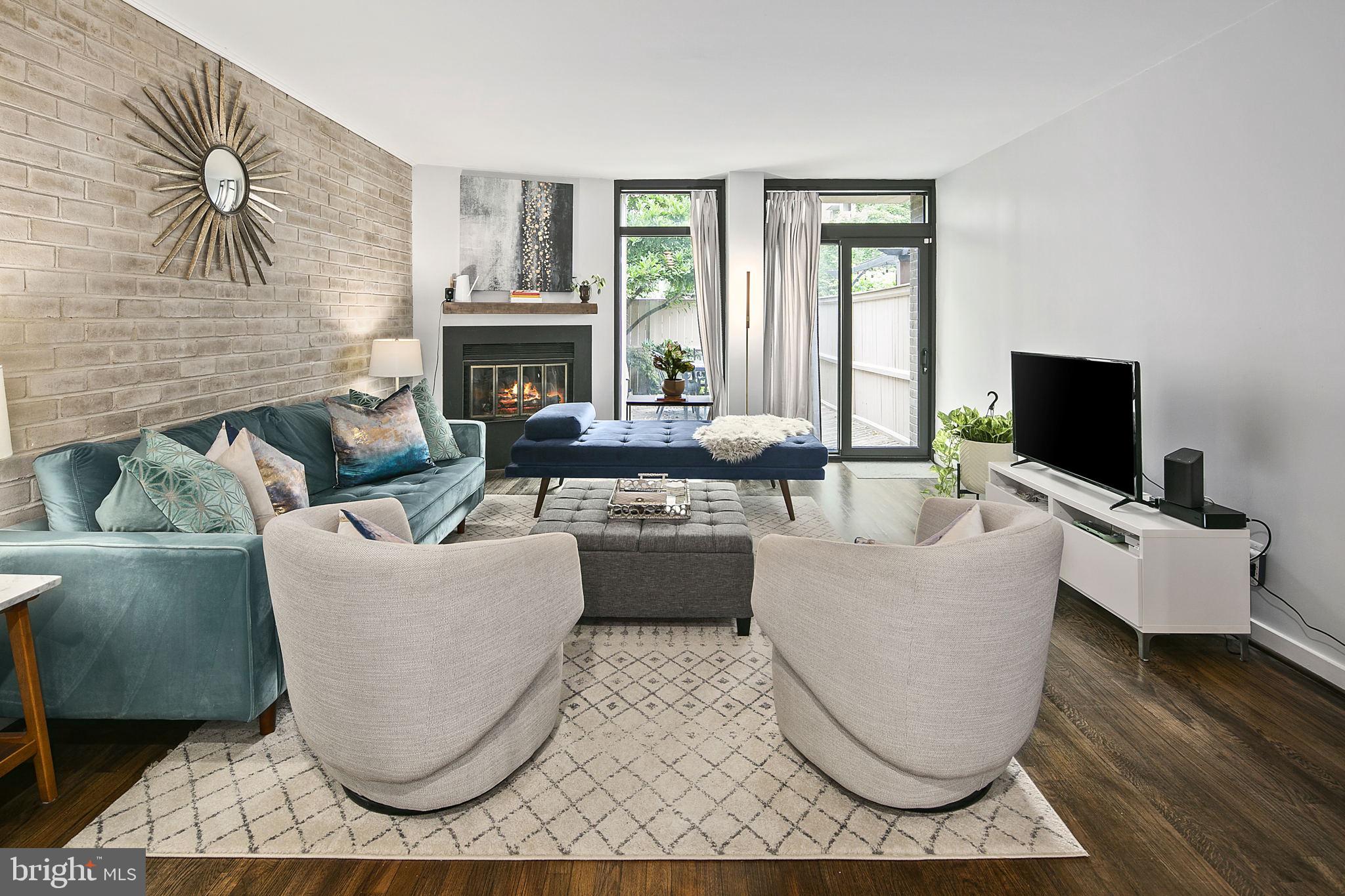 This chic condo lacks nothing! Welcome home.