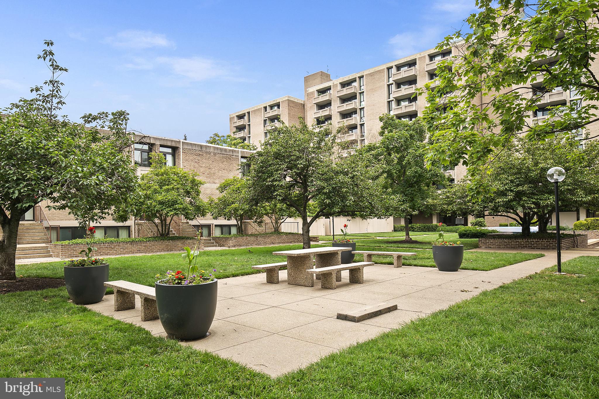 361 N Street Southwest, Unit 361 Washington, DC 20024 - Photo 22 of 27 Community courtyard and garden