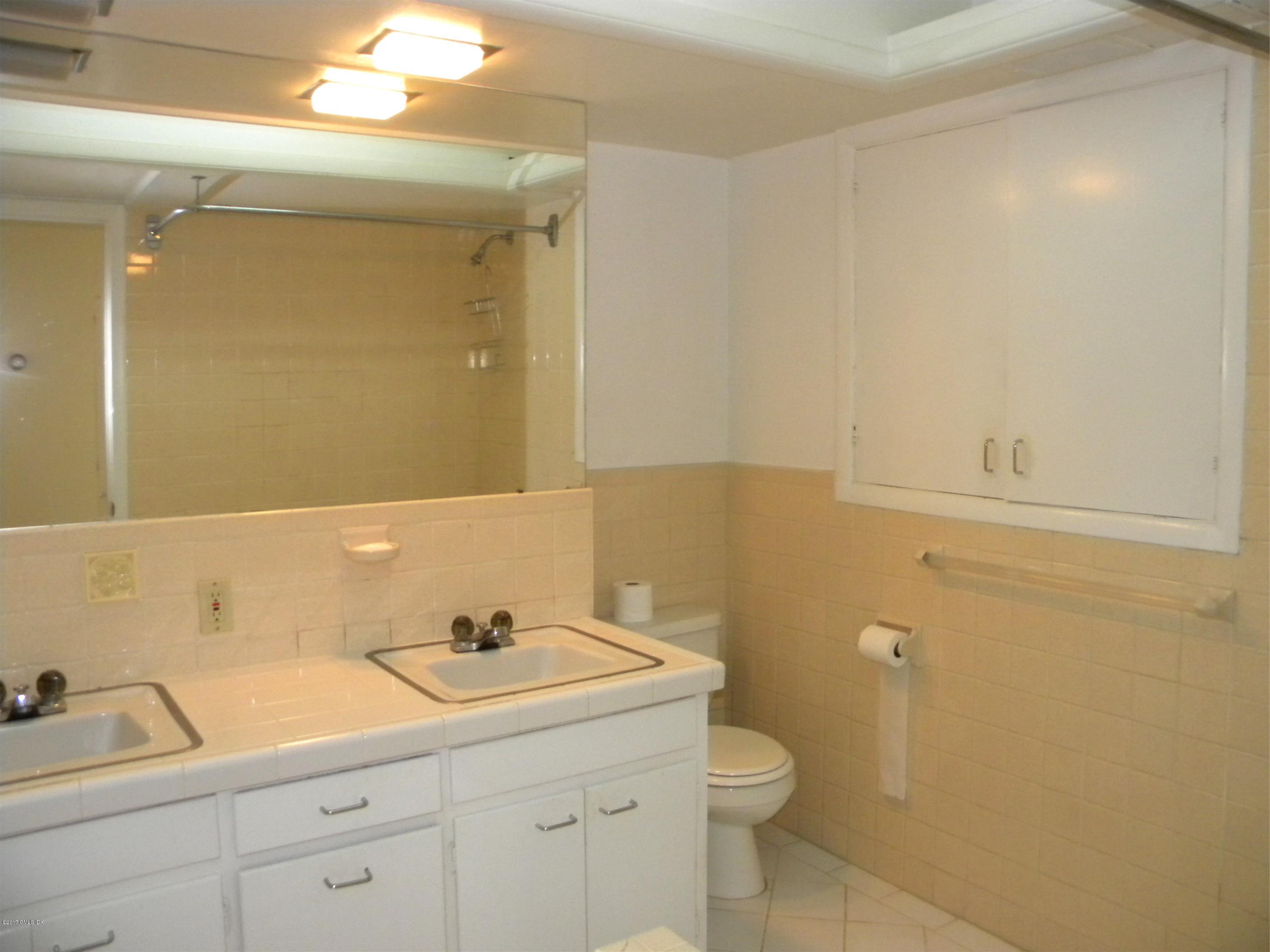 66 Arch Street Riverside, CT 06878 - Photo 10 of 15 Bathroom