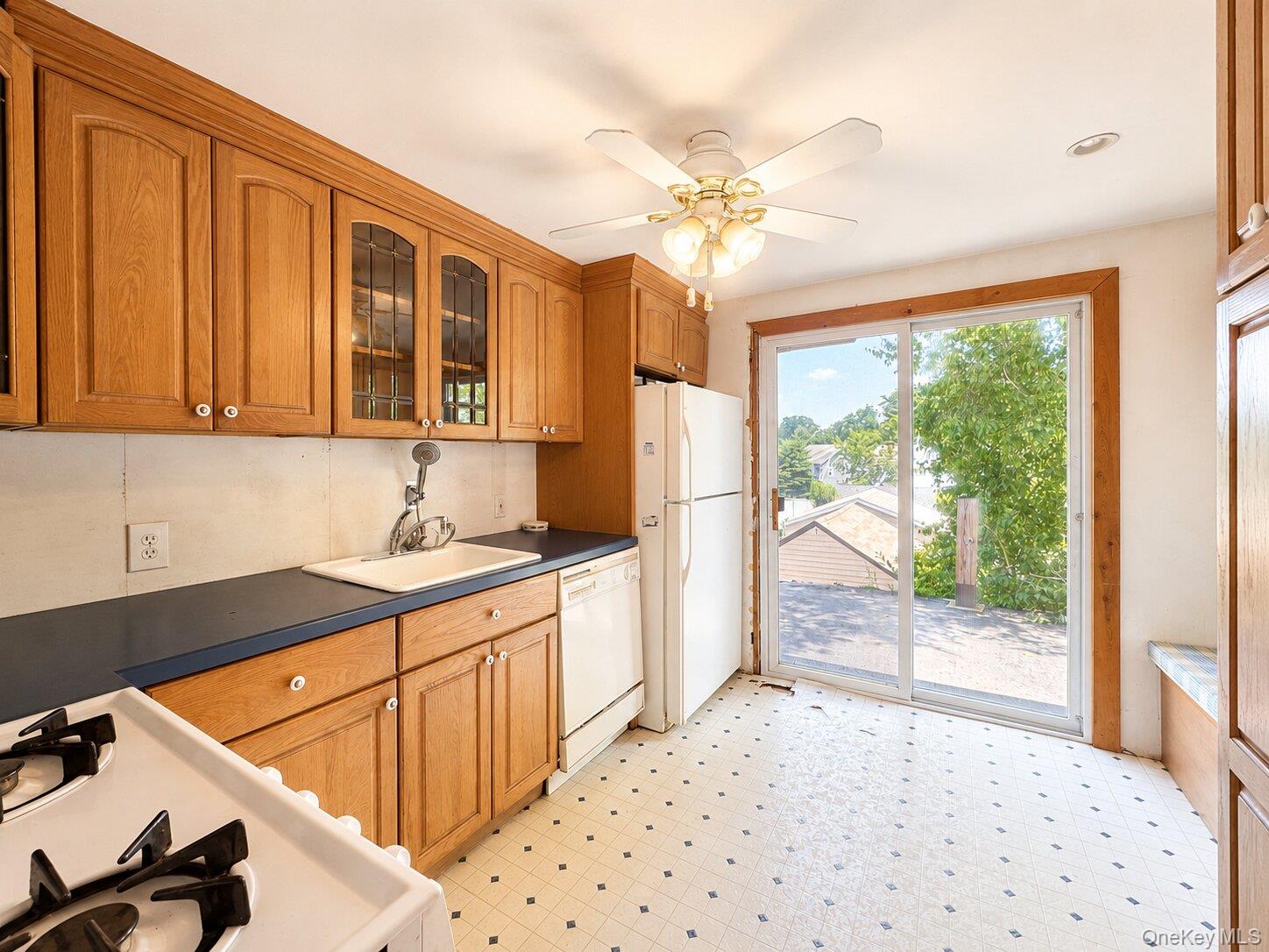 113 Rhodes Street New Rochelle, NY 10801 - Photo 13 of 32