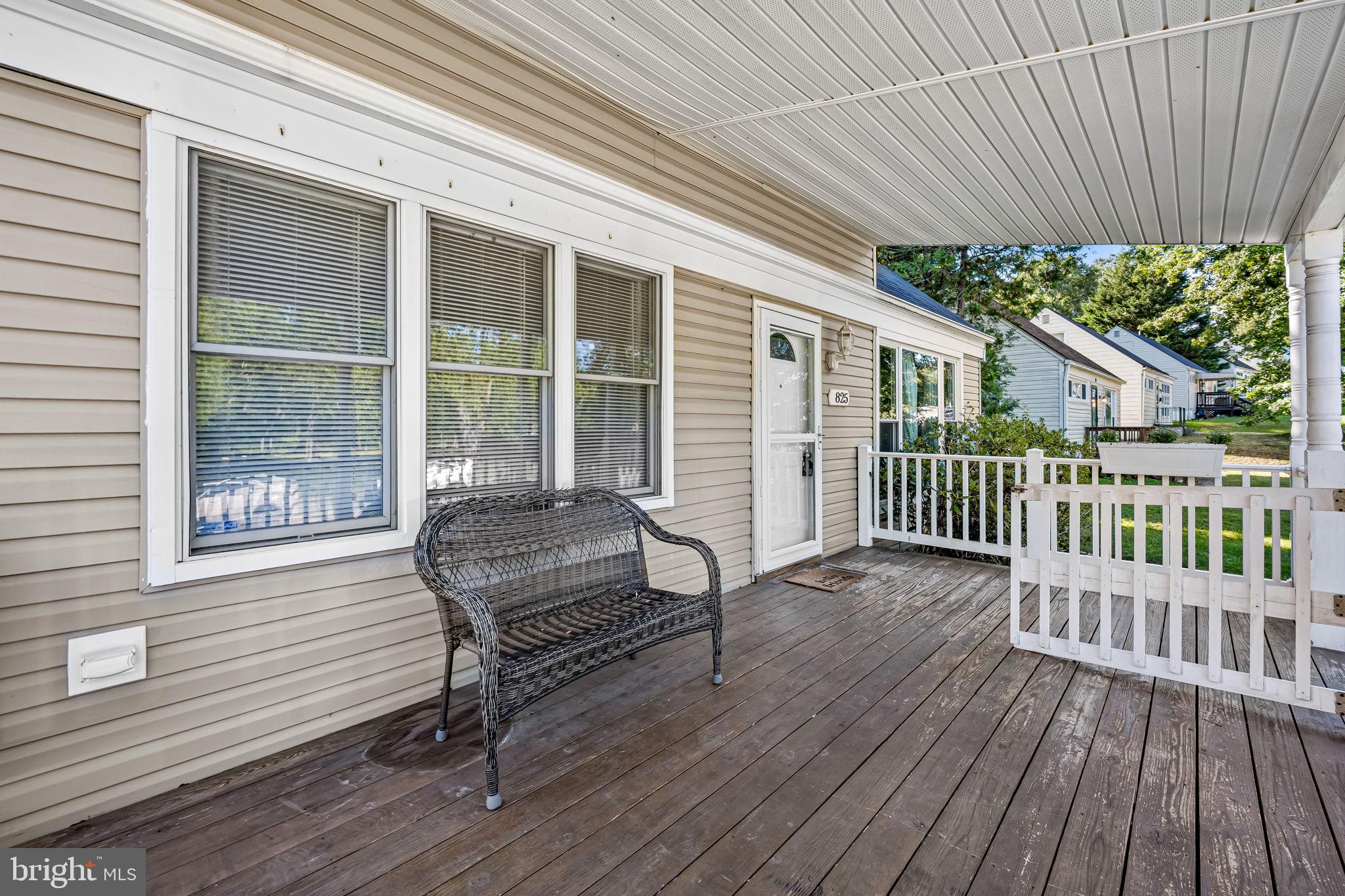 825 Cliffedge Road Baltimore, MD 21208 - Photo 6 of 37 Covered front porch