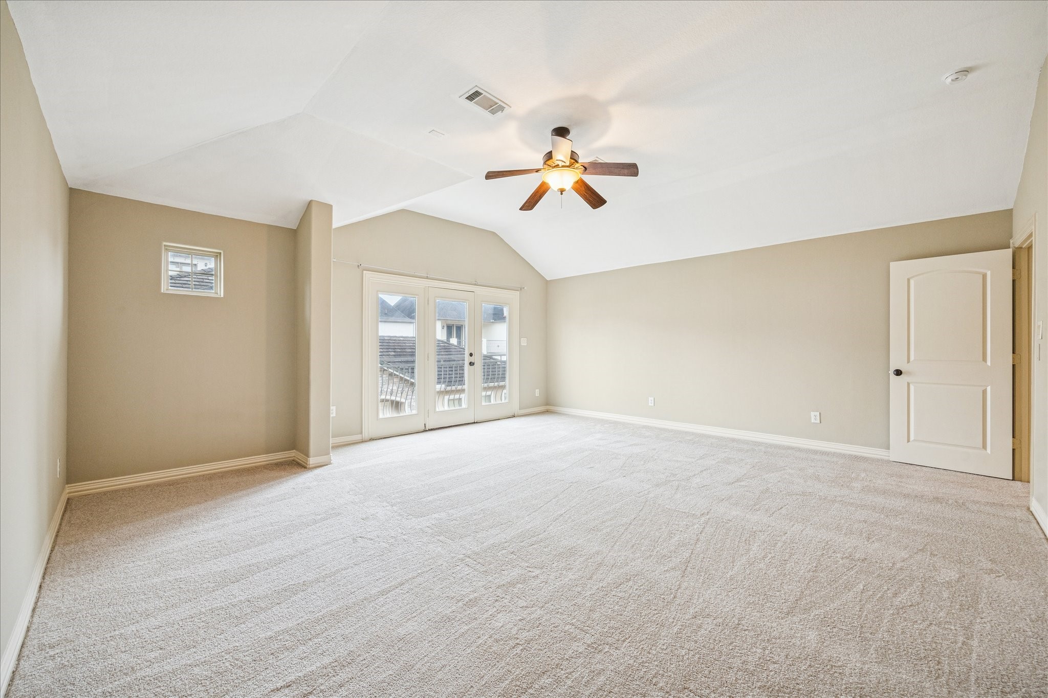 2 Schwab Lane Houston, TX 77055 - Photo 11 of 27 a view of an empty room with a window