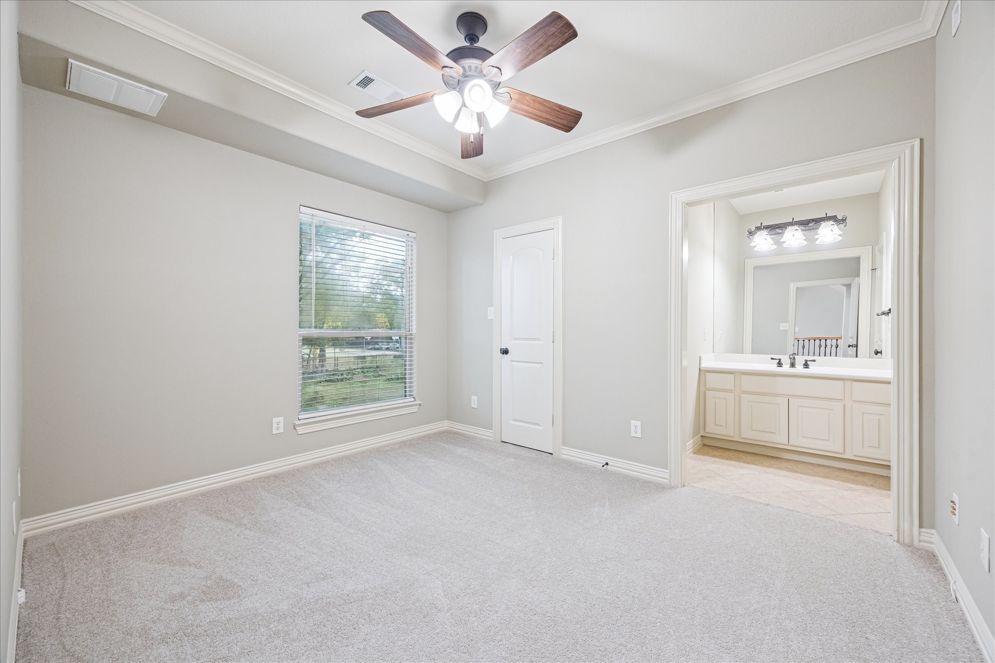 2 Schwab Lane Houston, TX 77055 - Photo 9 of 27 a view of an empty room with a window