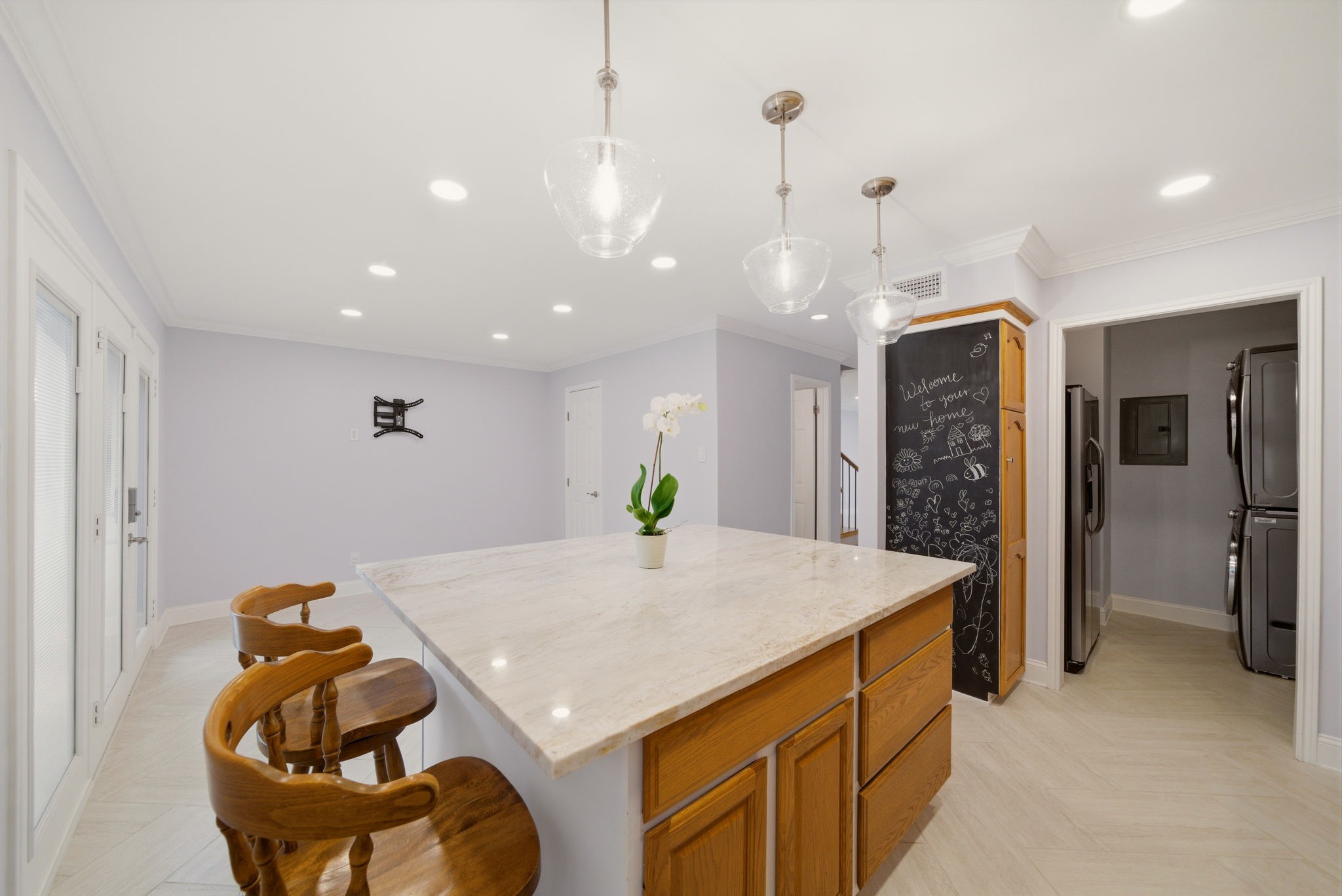 6452 Burgoyne Road, Unit 100 Houston, TX 77057 - Photo 13 of 44 a kitchen that has a lot of cabinets and refrigerator