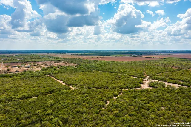 $890,000 | 947 County Road 302, Sandia, TX 78383