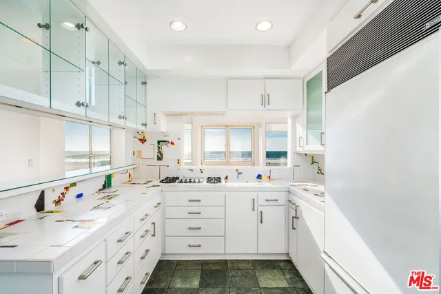$4,495,000 | 3711 Ocean Front Walk, Unit 3, Marina del Rey, CA 90292
