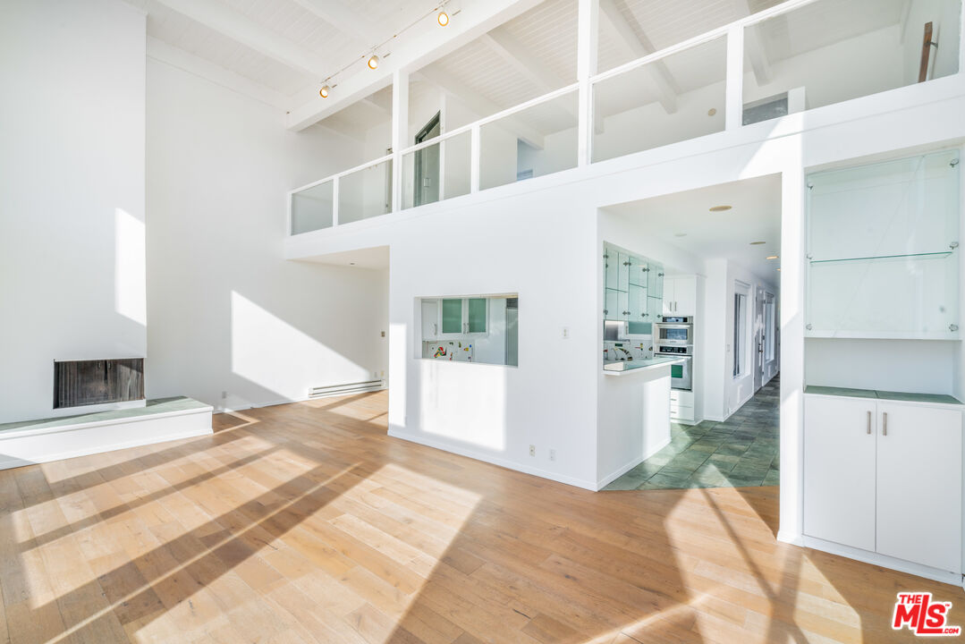 3711 Ocean Front Walk, Unit 3 Marina del Rey, CA 90292 - Photo 10 of 43 a view of a living room