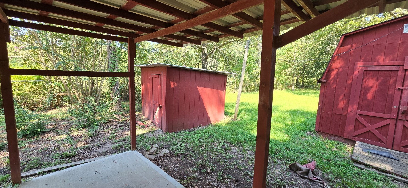 22868 Henson Road Montgomery, TX 77356 - Photo 7 of 9 a view of a backyard with potted plants