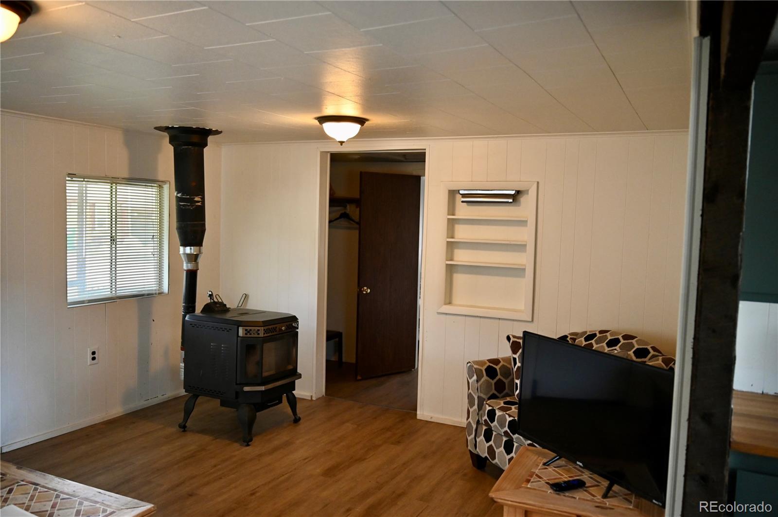 1516 Heeney Road Silverthorne, CO 80498 - Photo 7 of 16 a room with furniture and wooden floor