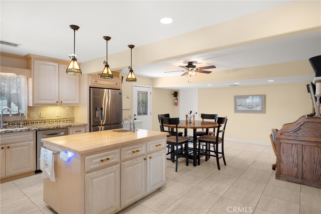 11116 Wayfield Road Riverside, CA 92505 - Photo 11 of 60