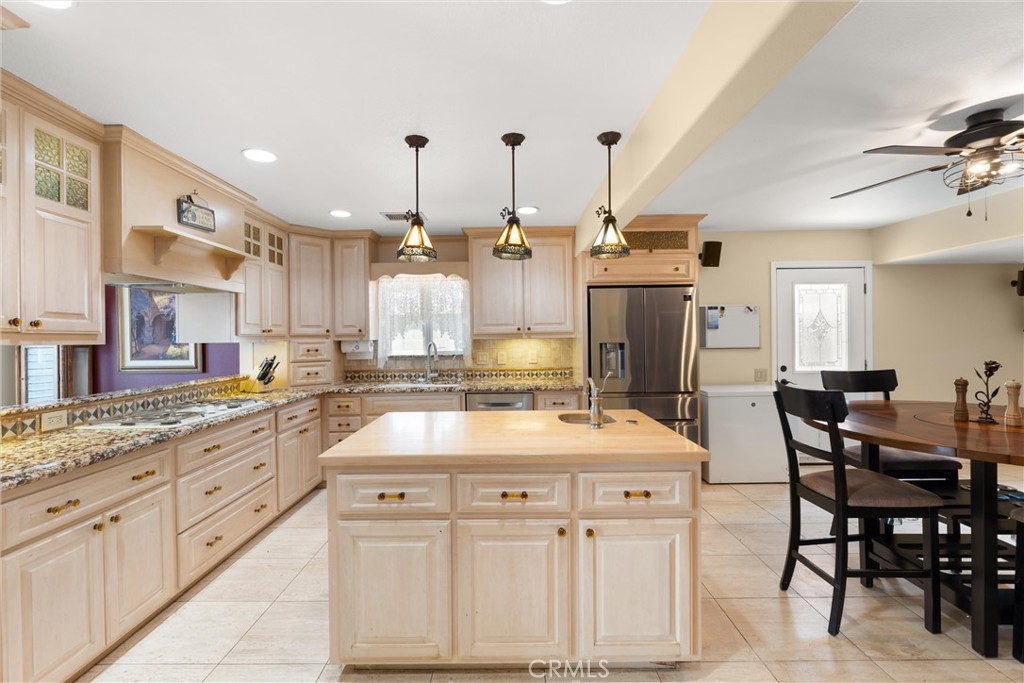 11116 Wayfield Road Riverside, CA 92505 - Photo 12 of 60