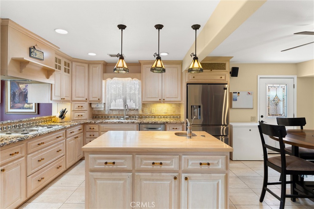 11116 Wayfield Road Riverside, CA 92505 - Photo 13 of 60