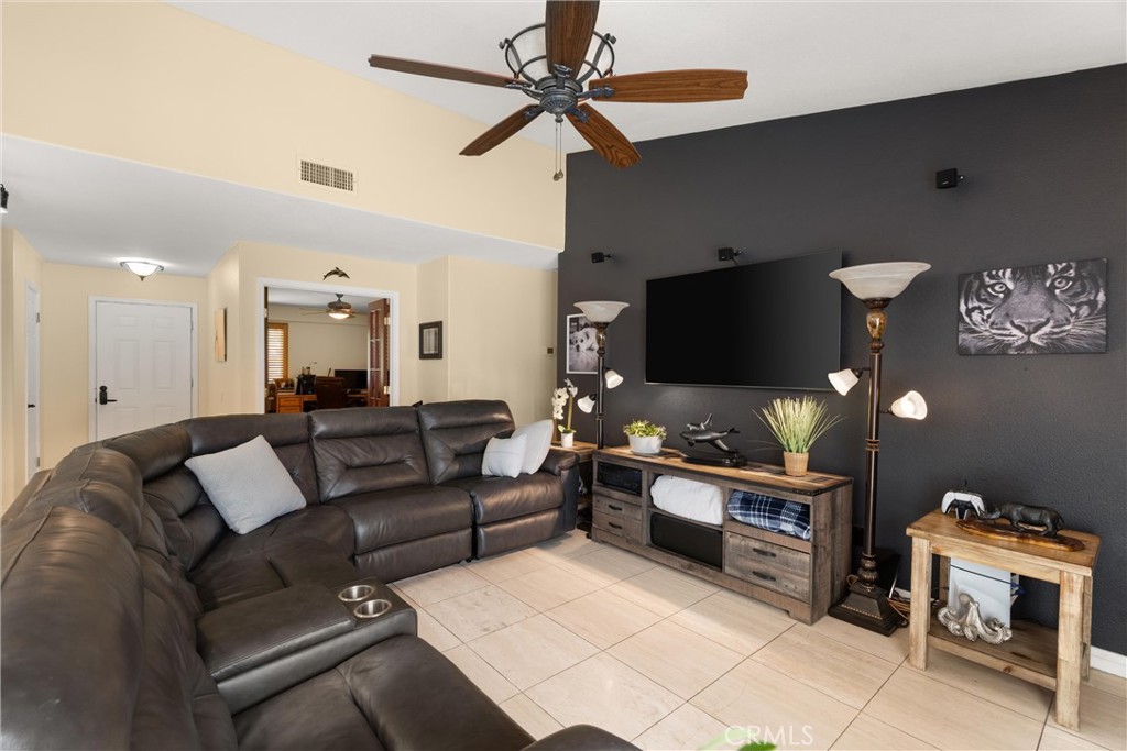 11116 Wayfield Road Riverside, CA 92505 - Photo 9 of 60