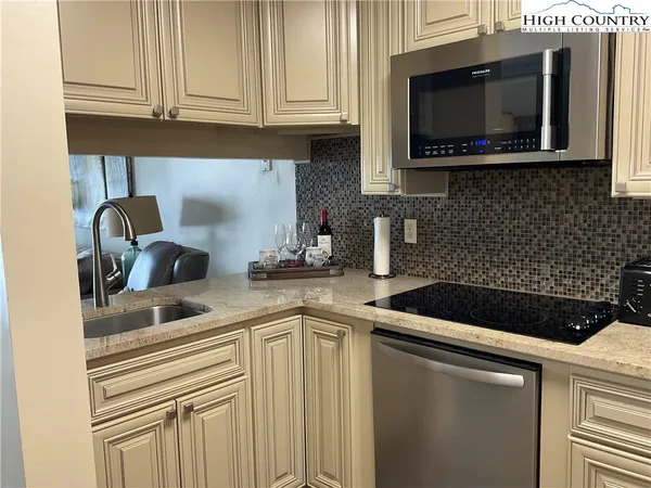 $230,000 | 301 Pinnacle Inn Road, Unit 4114, Beech Mountain, NC 28604