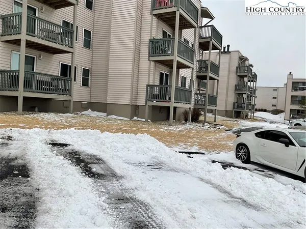 $230,000 | 301 Pinnacle Inn Road, Unit 4114, Beech Mountain, NC 28604