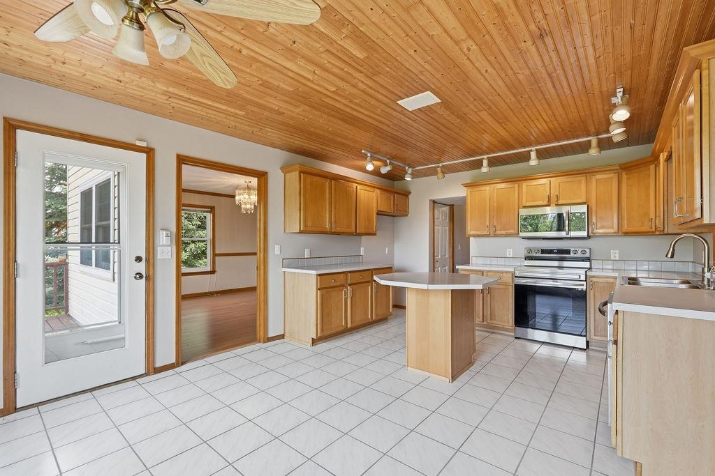 20607 North Market Road Colbert, WA 99005 - Photo 8 of 48