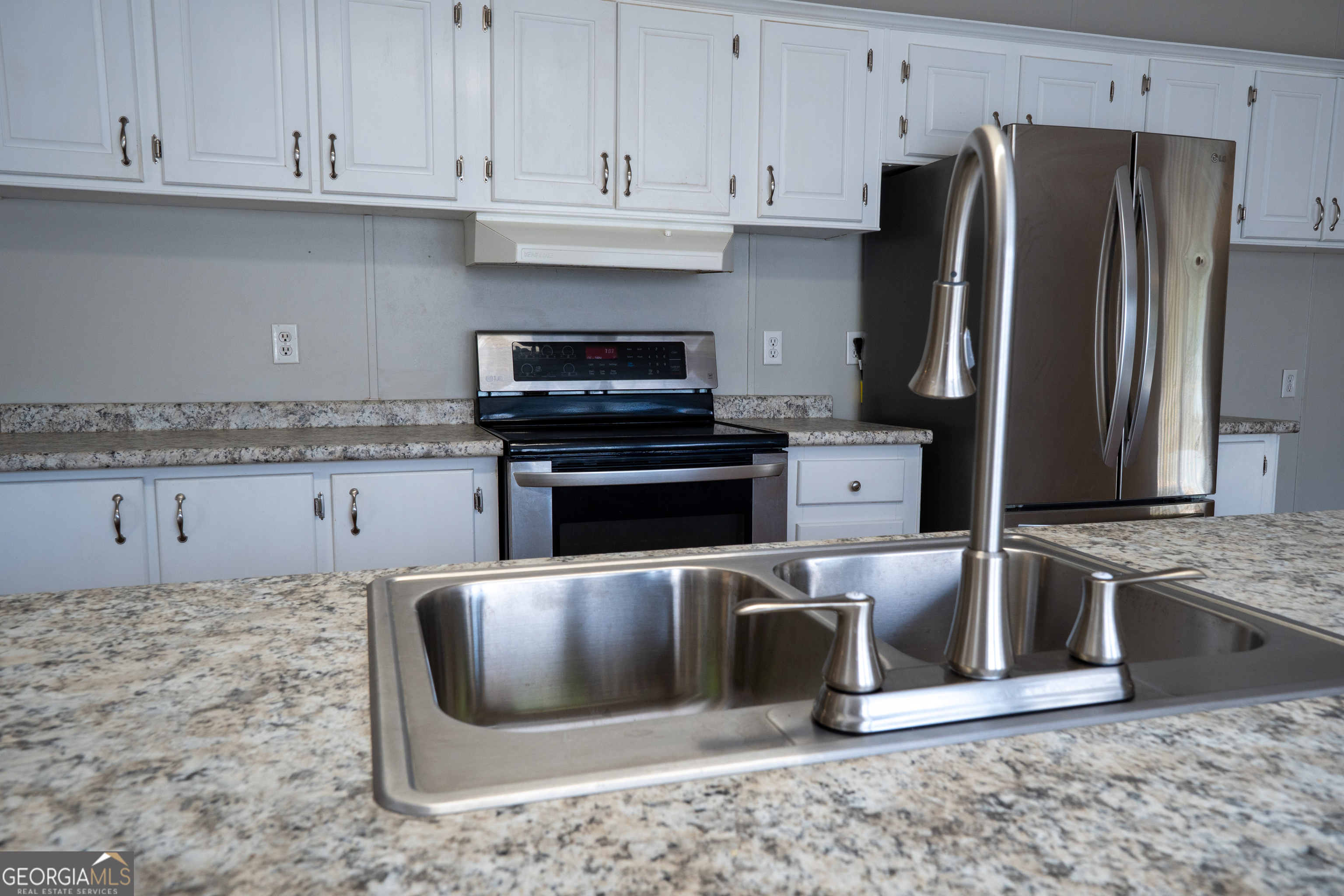 1100 Sapp Road Dry Branch, GA 31020 - Photo 8 of 54 a kitchen with stainless steel appliances granite countertop a stove a refrigerator and a sink