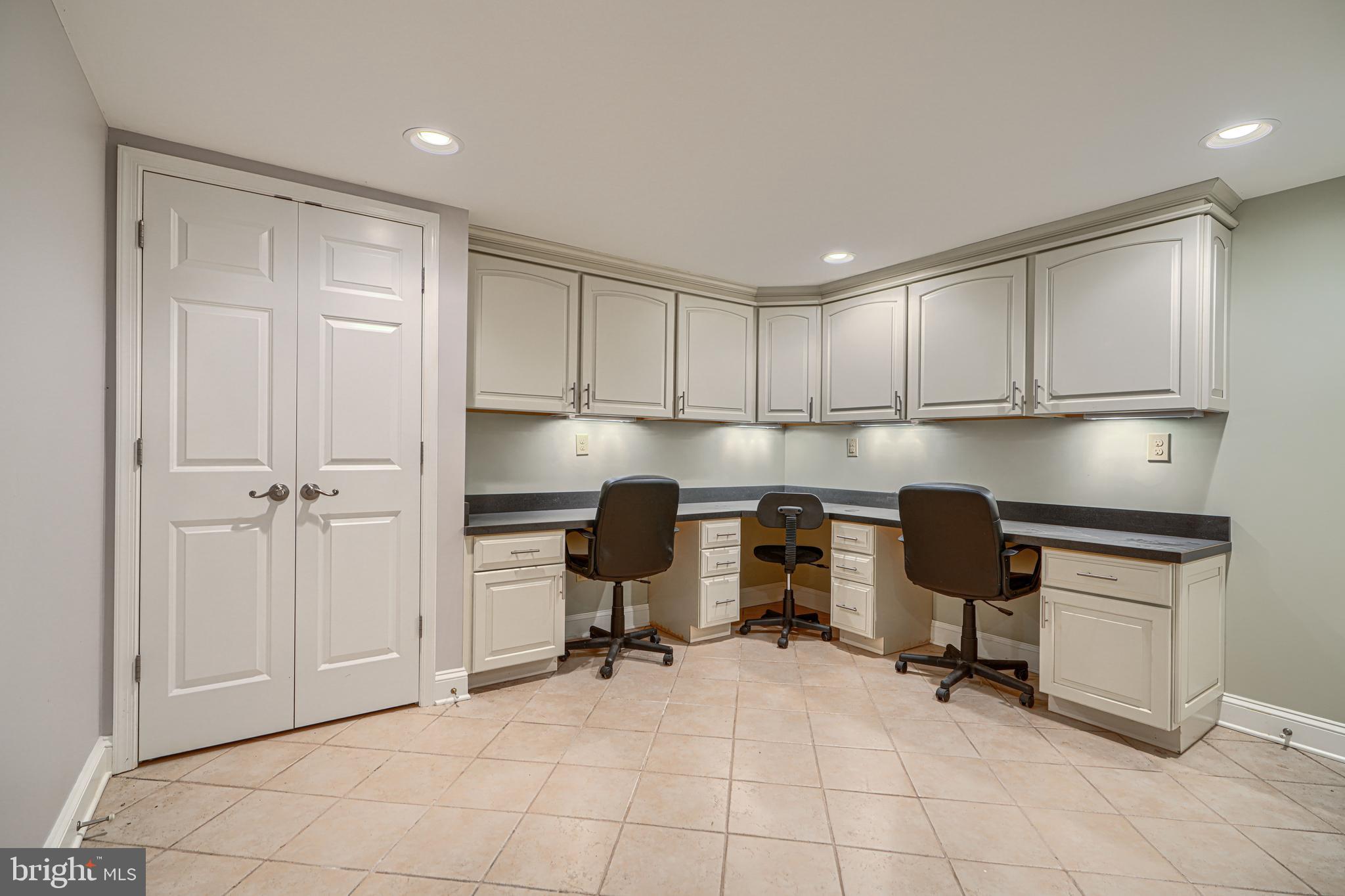 13908 Foxland Road Phoenix, MD 21131 - Photo 49 of 62 Lower level work/study station