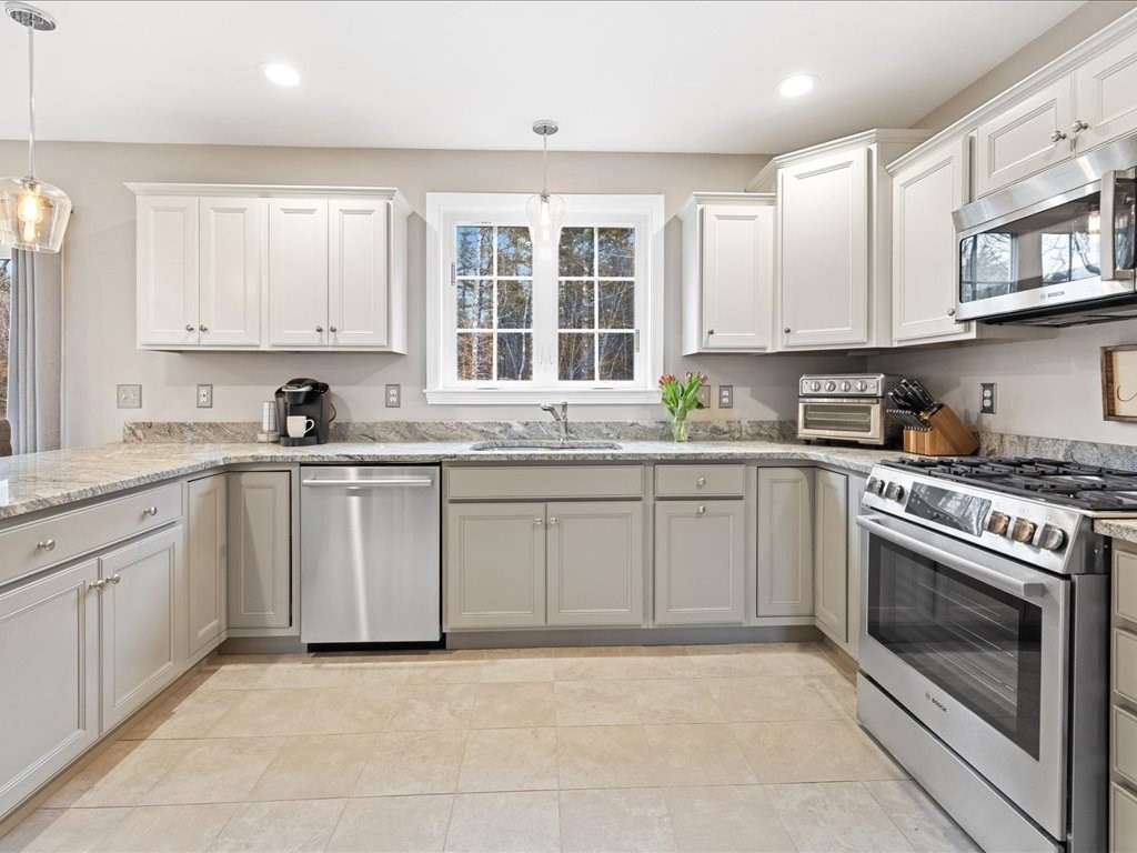 5 Martin Circle Rochester, MA 02770 - Photo 11 of 40