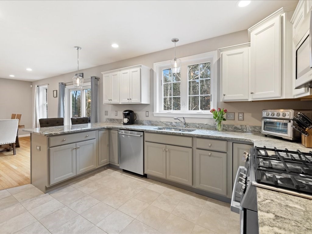 5 Martin Circle Rochester, MA 02770 - Photo 12 of 40