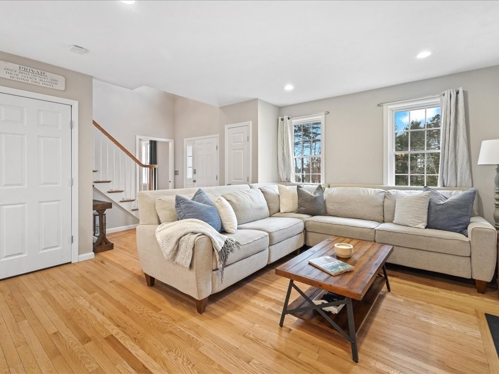 5 Martin Circle Rochester, MA 02770 - Photo 3 of 40