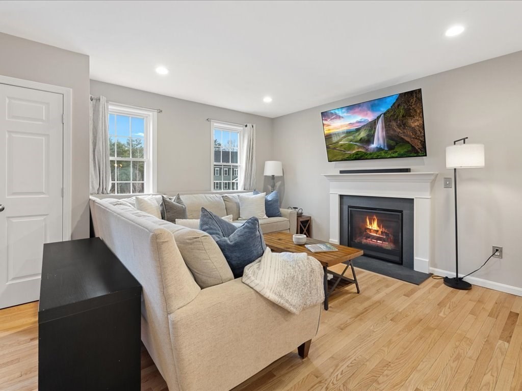 5 Martin Circle Rochester, MA 02770 - Photo 4 of 40