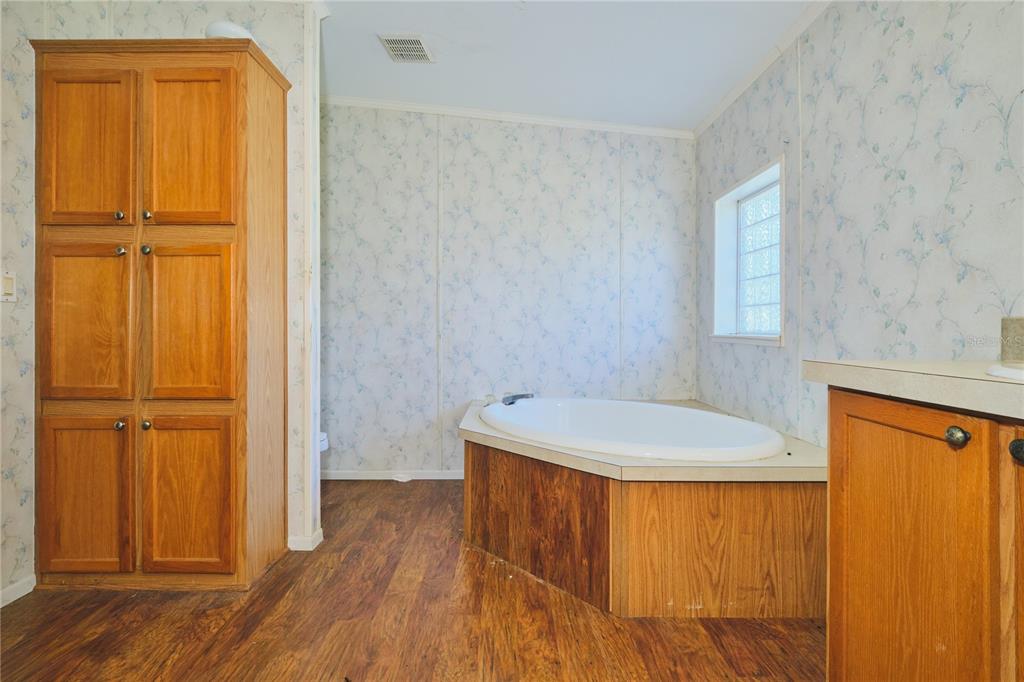 2701 Murphy Road Ona, FL 33865 - Photo 23 of 41 a bathroom with a sink a toilet and vanity