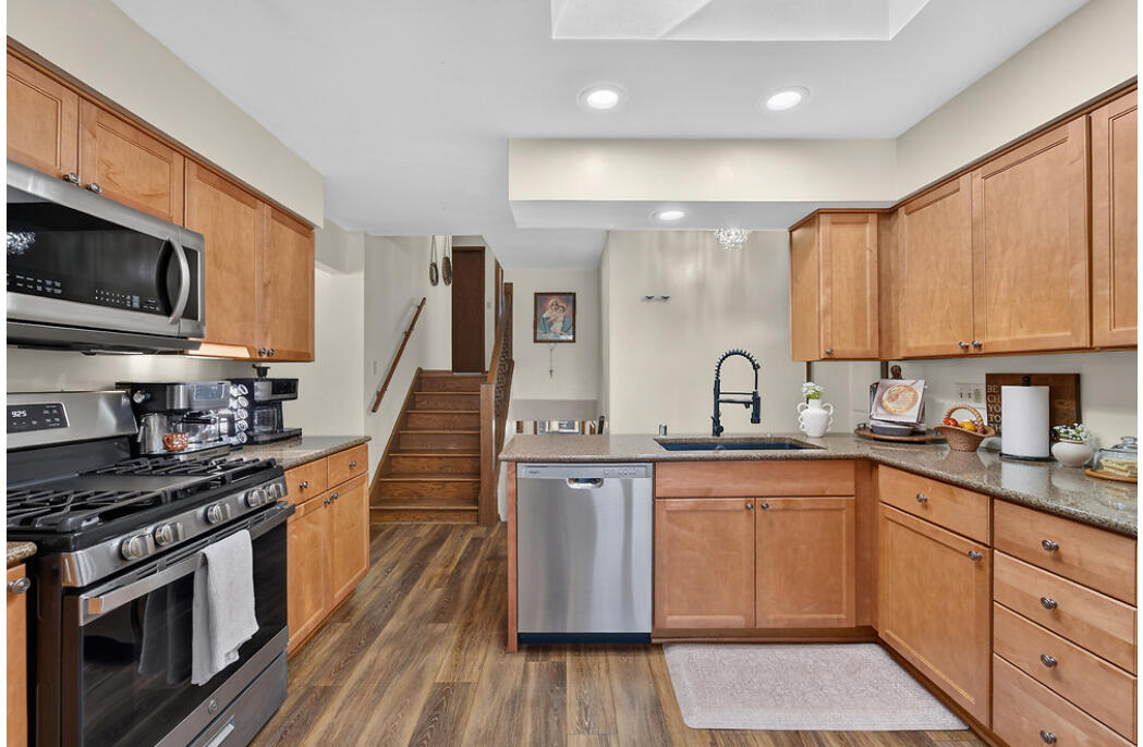 720 South Street Racine, WI 53402 - Photo 4 of 21 Kitchen