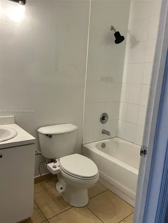 $1,750 | 928 Southwest 3rd Street, Unit 207, Miami, FL 33130