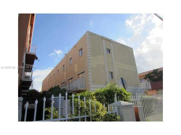 $1,750 | 928 Southwest 3rd Street, Unit 207, Miami, FL 33130