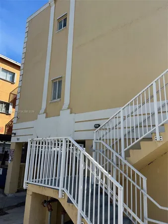 $1,750 | 928 Southwest 3rd Street, Unit 207, Miami, FL 33130