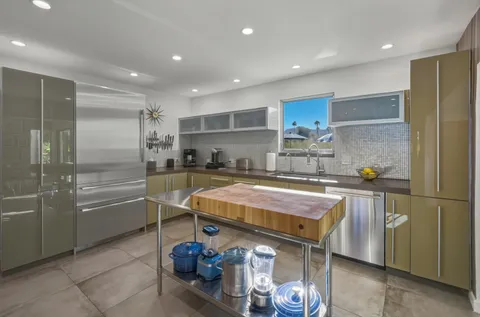 $1,585,000 | 5337 East Lakeside Drive, Palm Springs, CA 92264