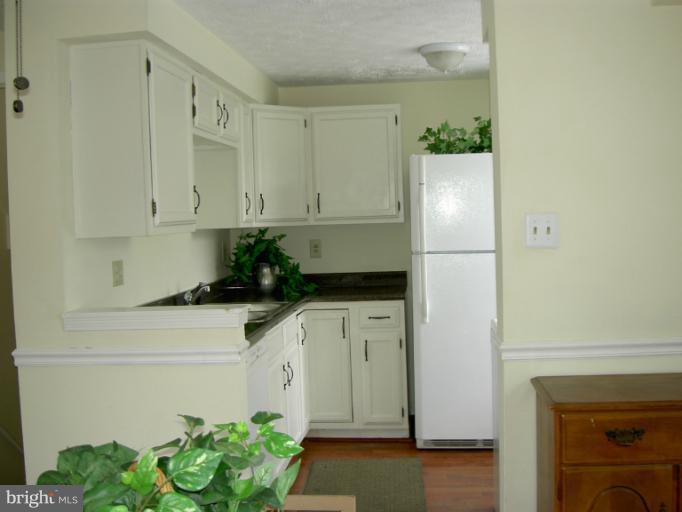 26 Morning Court Baltimore, MD 21237 - Photo 1 of 15 Kitchen